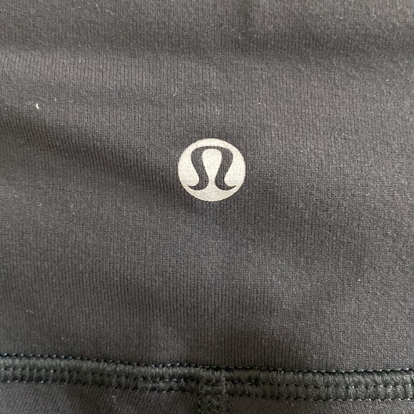 Lululemon Size 6 Capris. Excellent Condition - Picture 3 of 5